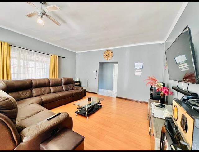 3 BEDROOM HOUSE FOR SALE IN WOODLANDS
